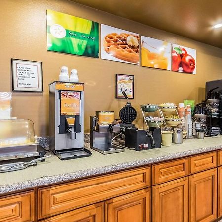 Quality Inn Fresno Near University Екстериор снимка