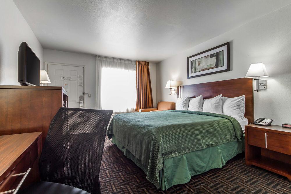 Quality Inn Fresno Near University Екстериор снимка