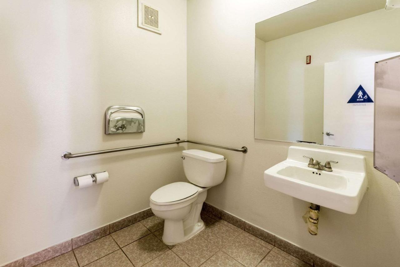Quality Inn Fresno Near University Екстериор снимка