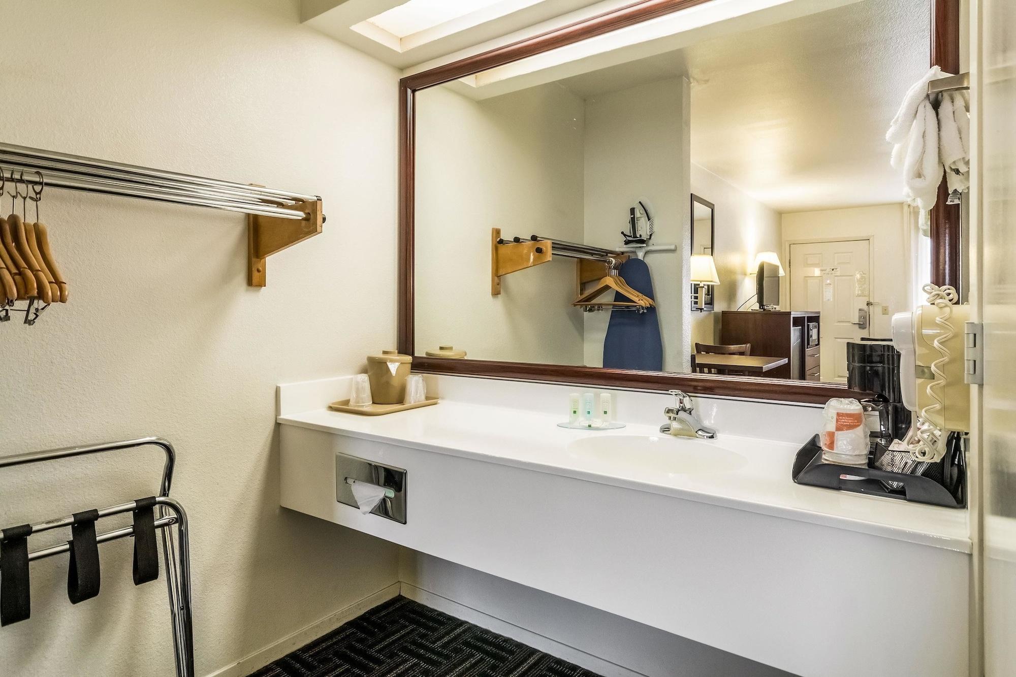 Quality Inn Fresno Near University Екстериор снимка