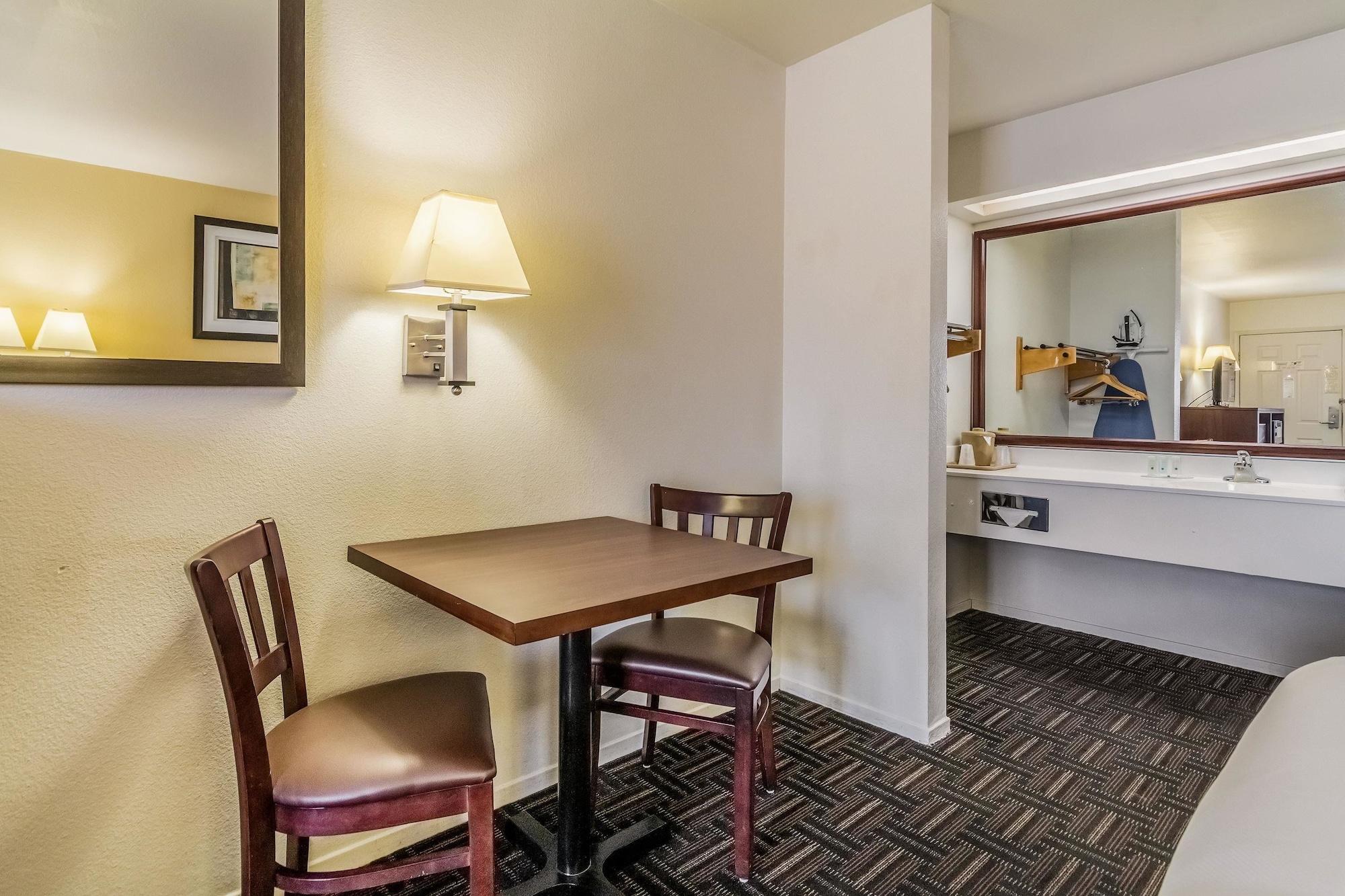 Quality Inn Fresno Near University Екстериор снимка