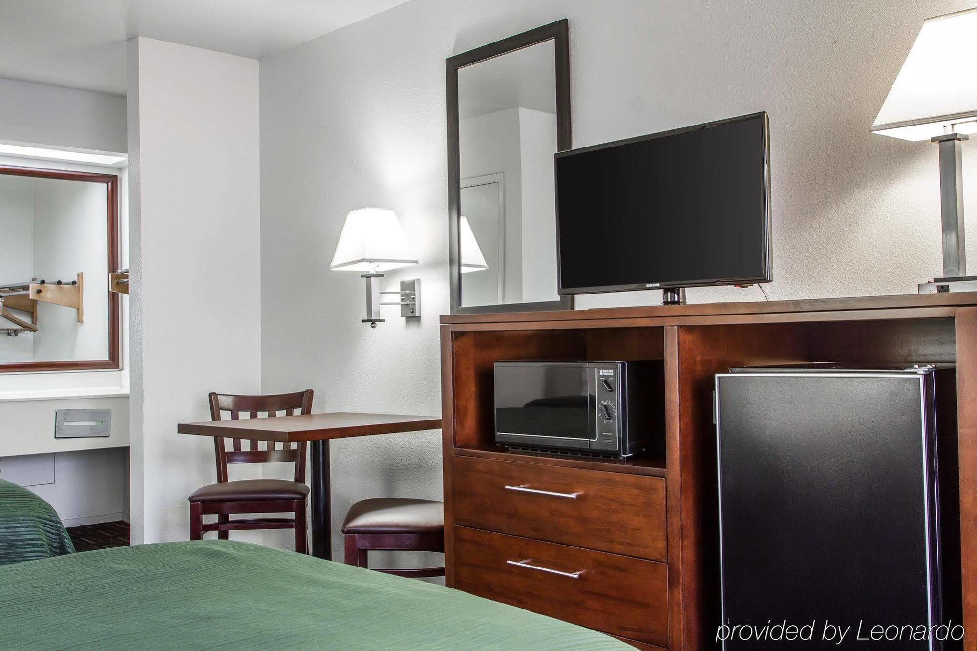 Quality Inn Fresno Near University Екстериор снимка