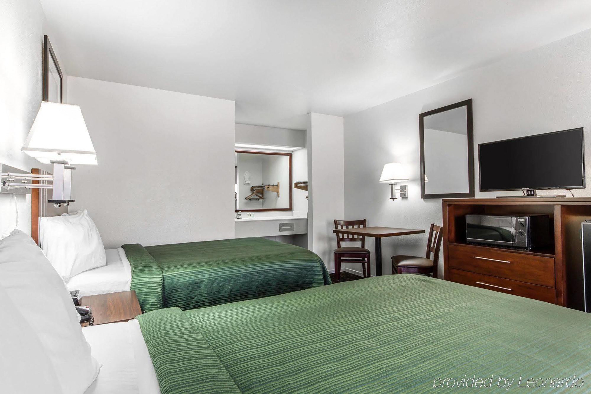 Quality Inn Fresno Near University Екстериор снимка