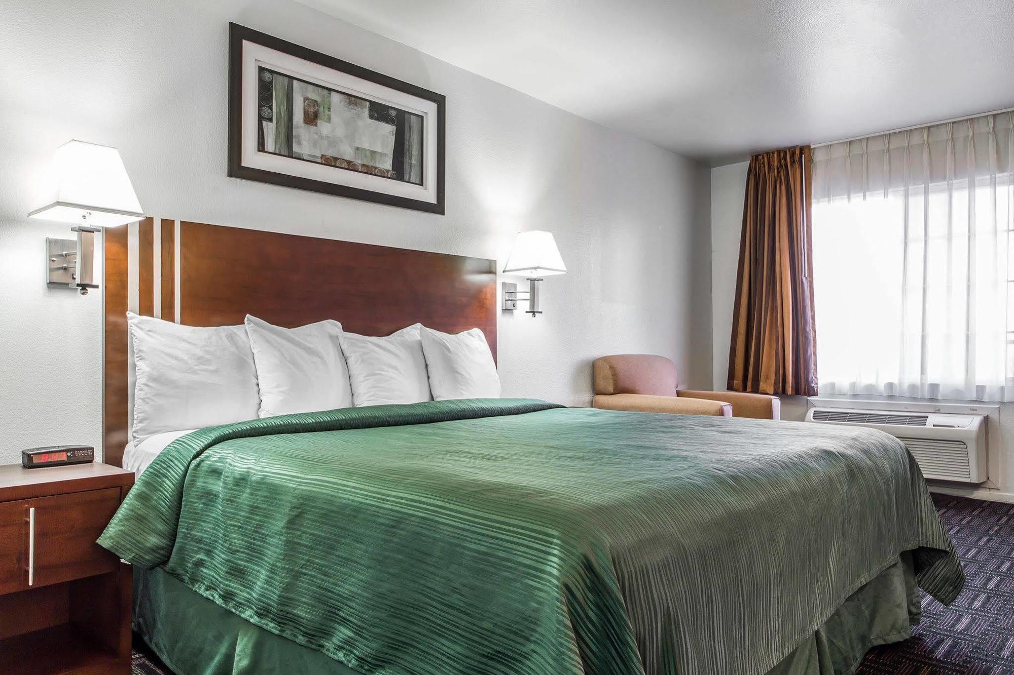 Quality Inn Fresno Near University Екстериор снимка