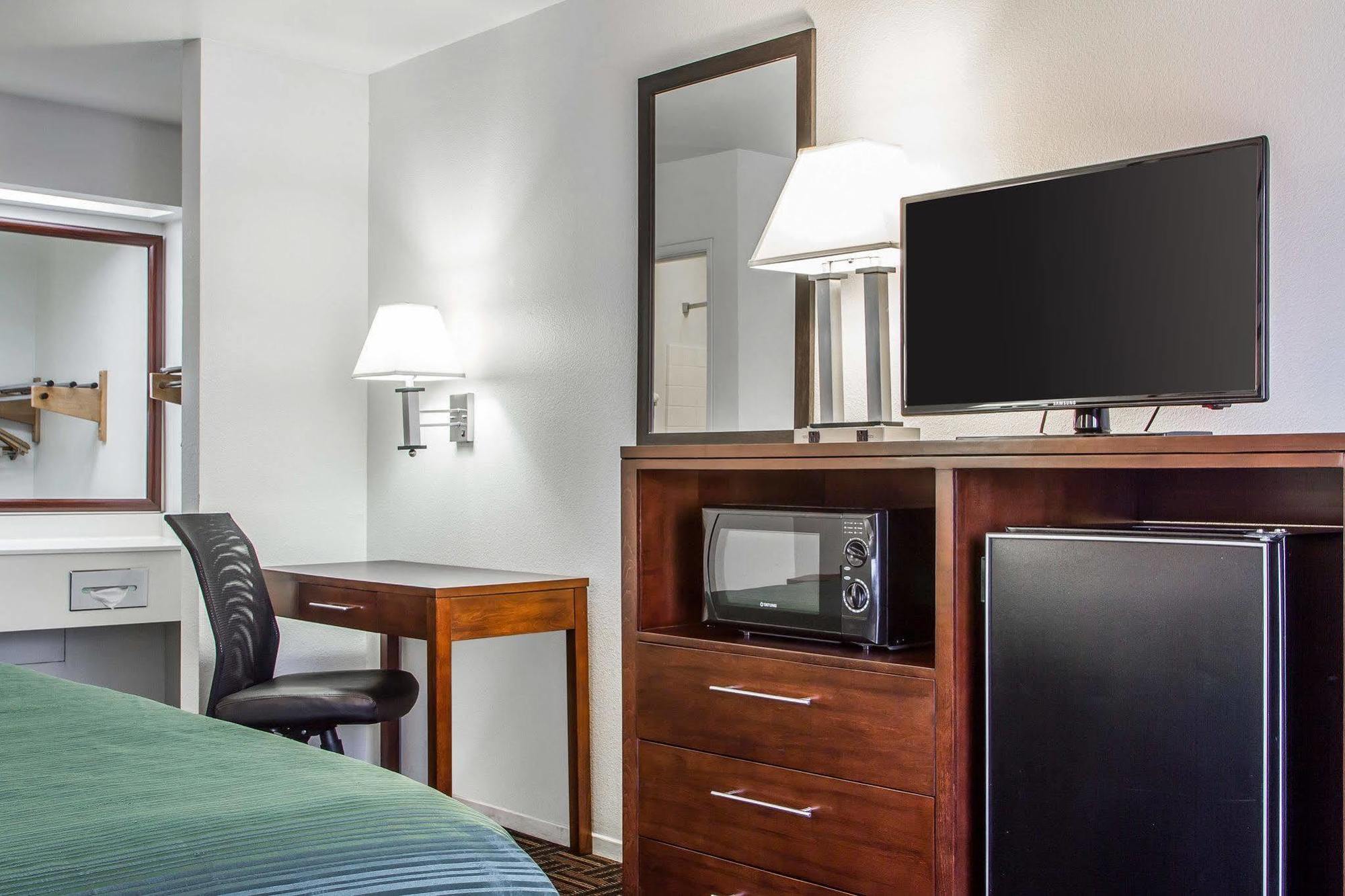 Quality Inn Fresno Near University Екстериор снимка