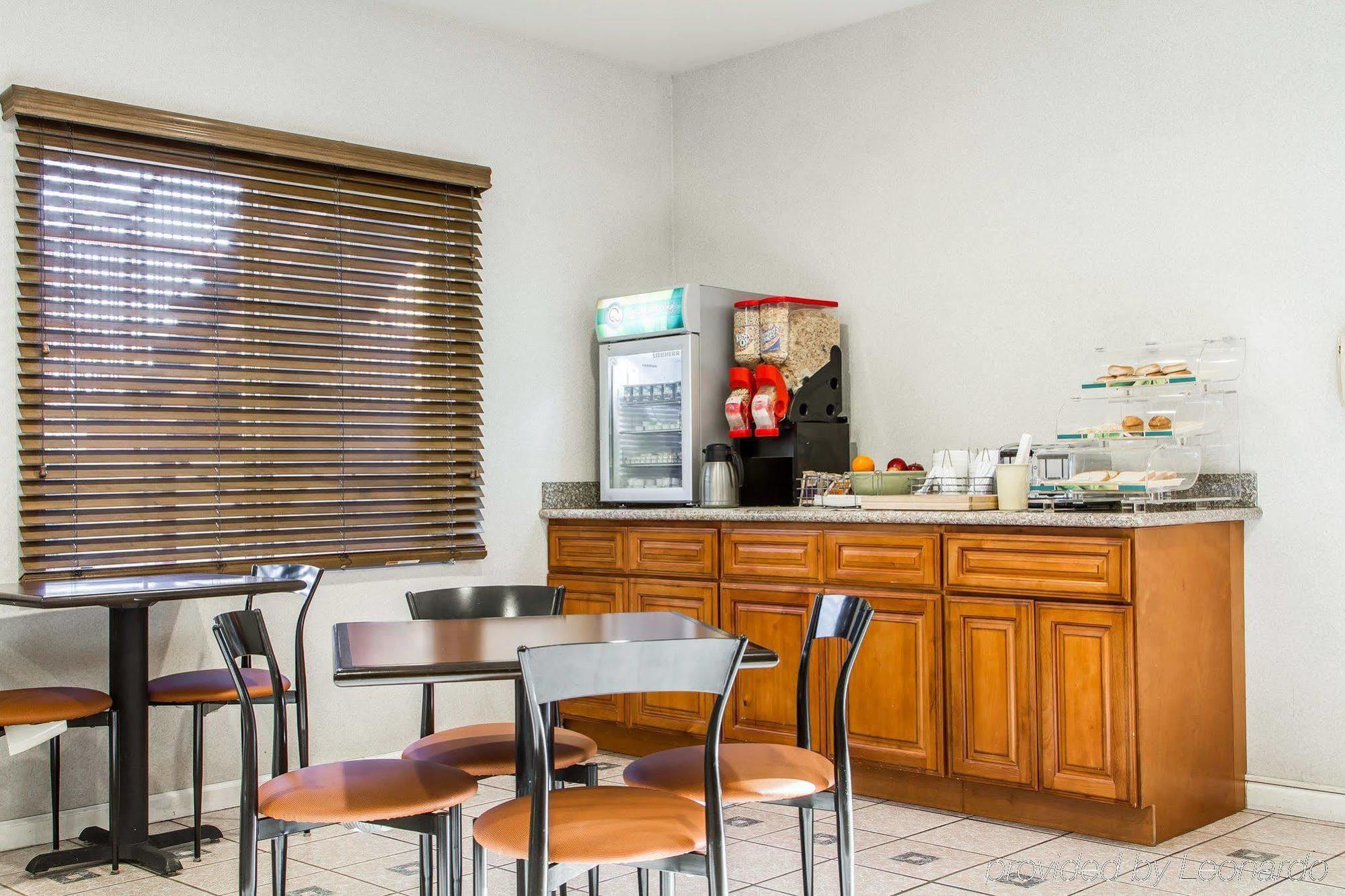 Quality Inn Fresno Near University Екстериор снимка