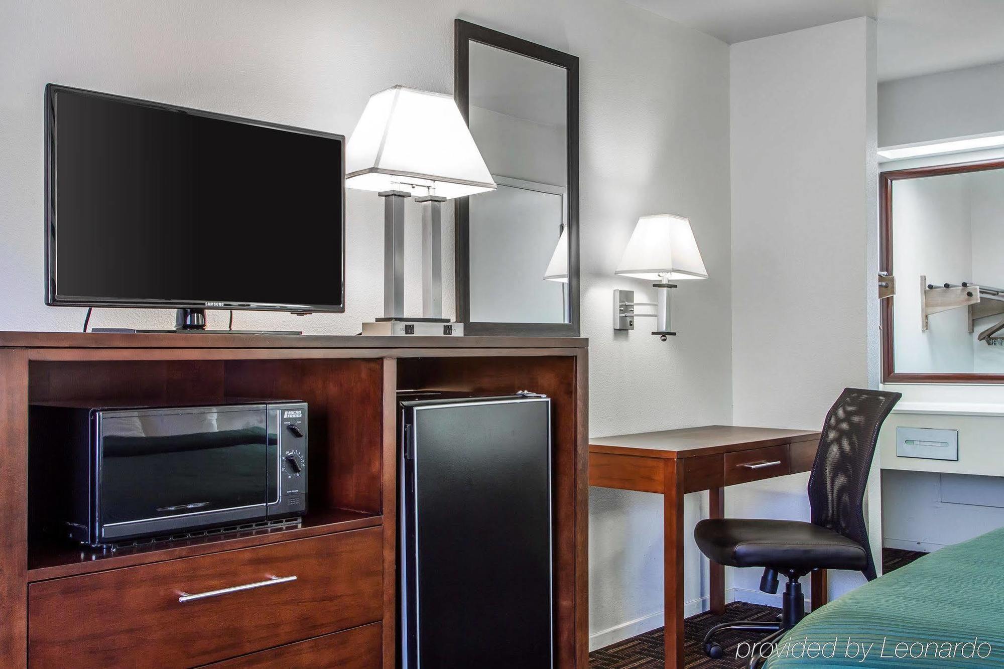 Quality Inn Fresno Near University Екстериор снимка