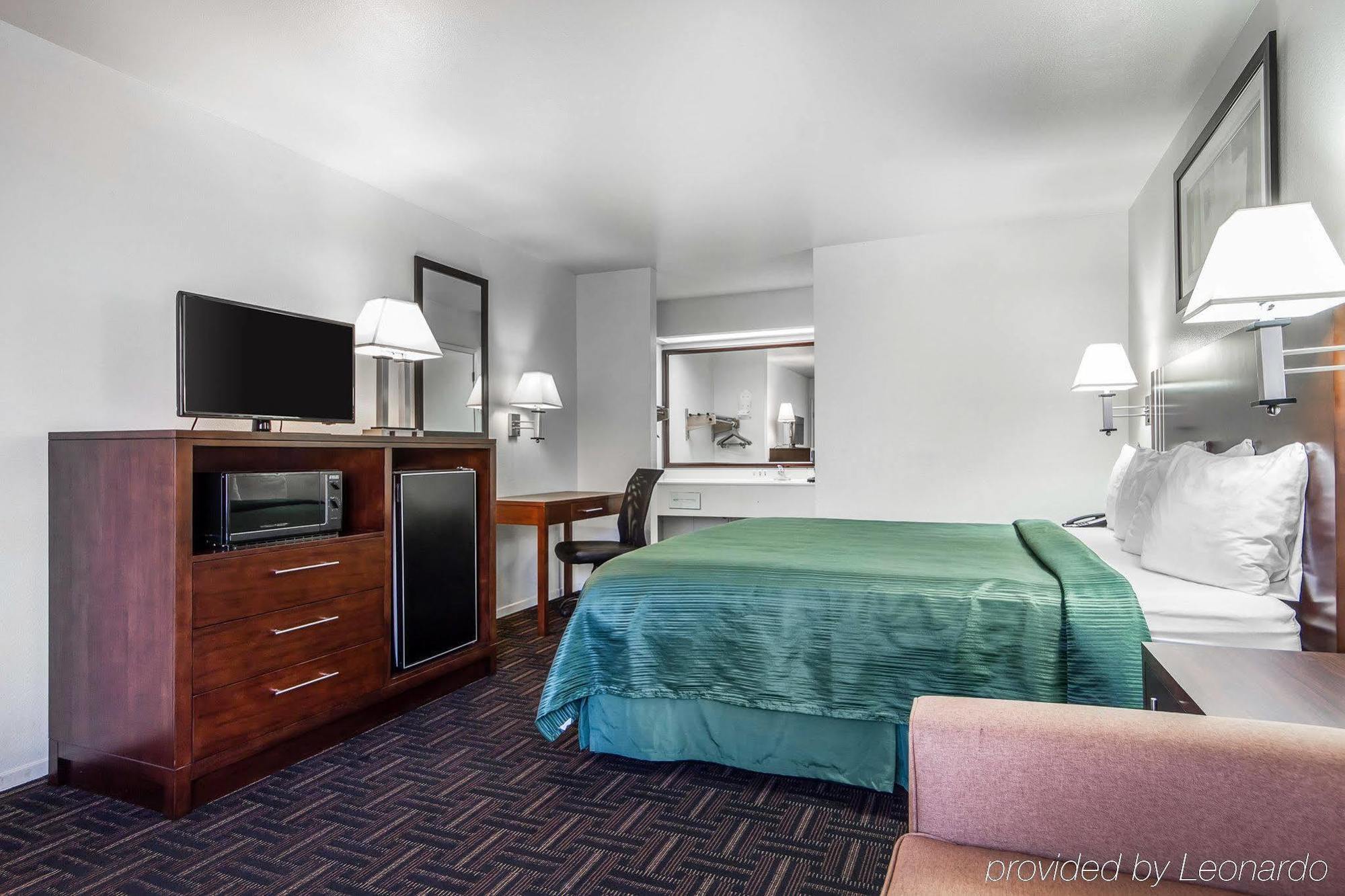 Quality Inn Fresno Near University Екстериор снимка