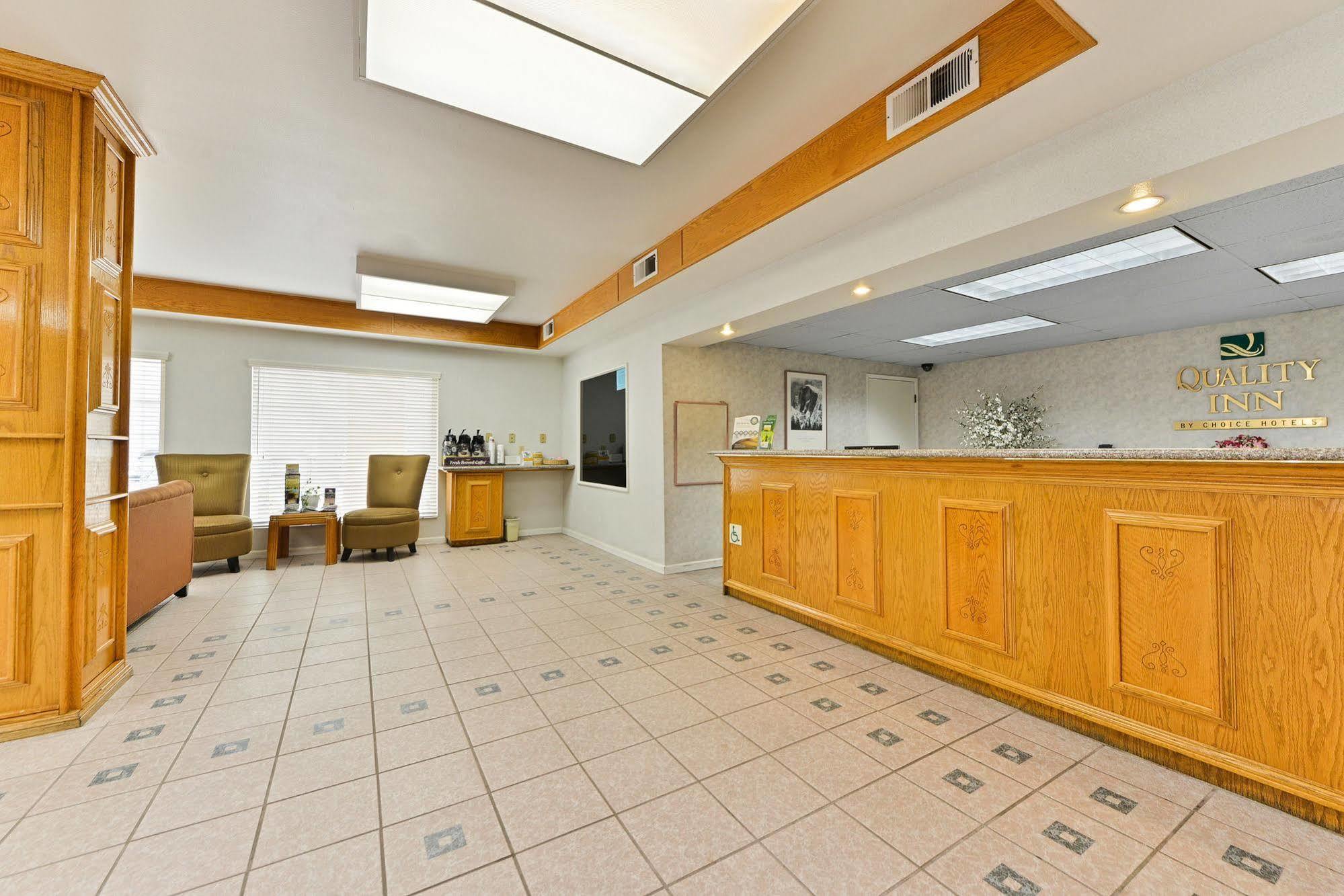 Quality Inn Fresno Near University Екстериор снимка