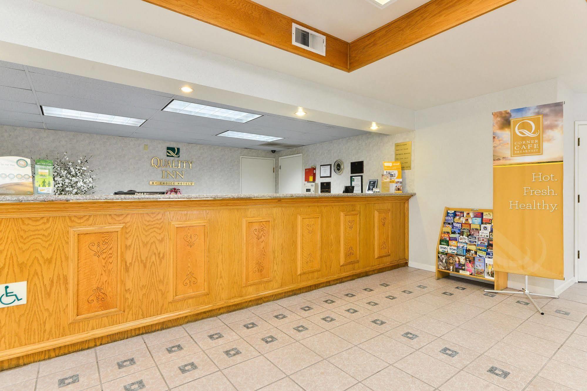 Quality Inn Fresno Near University Екстериор снимка