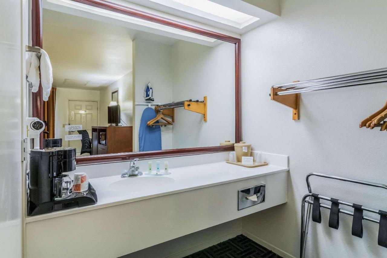 Quality Inn Fresno Near University Екстериор снимка